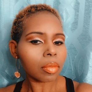 Meet your Posher, Nakesha